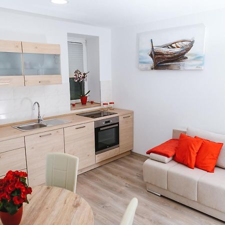 Apartma Nika Hrvatini エクステリア 写真