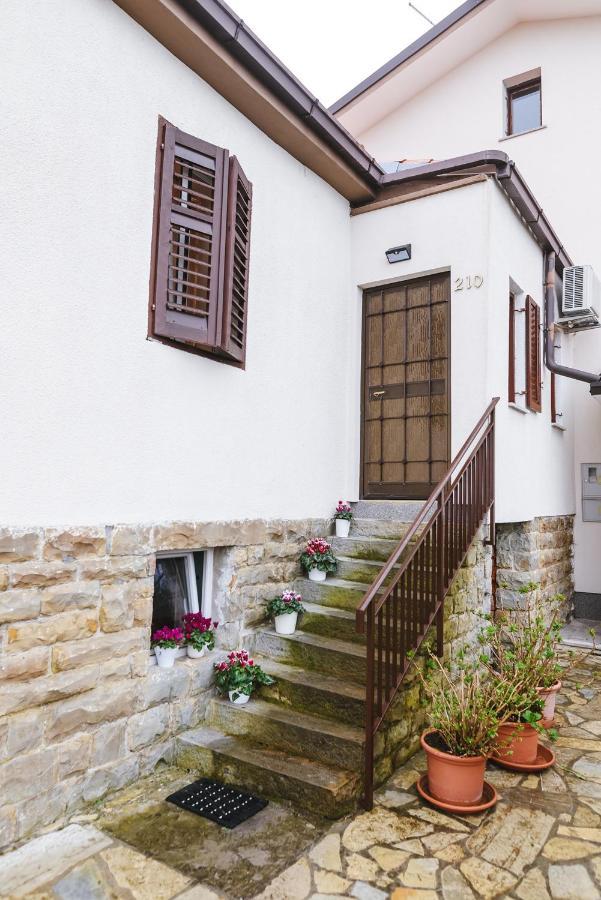 Apartma Nika Hrvatini エクステリア 写真