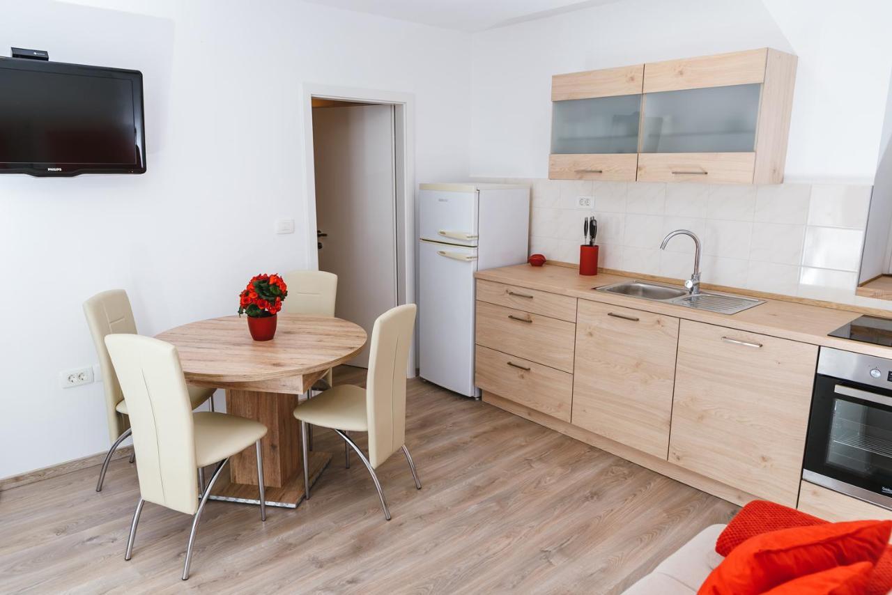 Apartma Nika Hrvatini エクステリア 写真