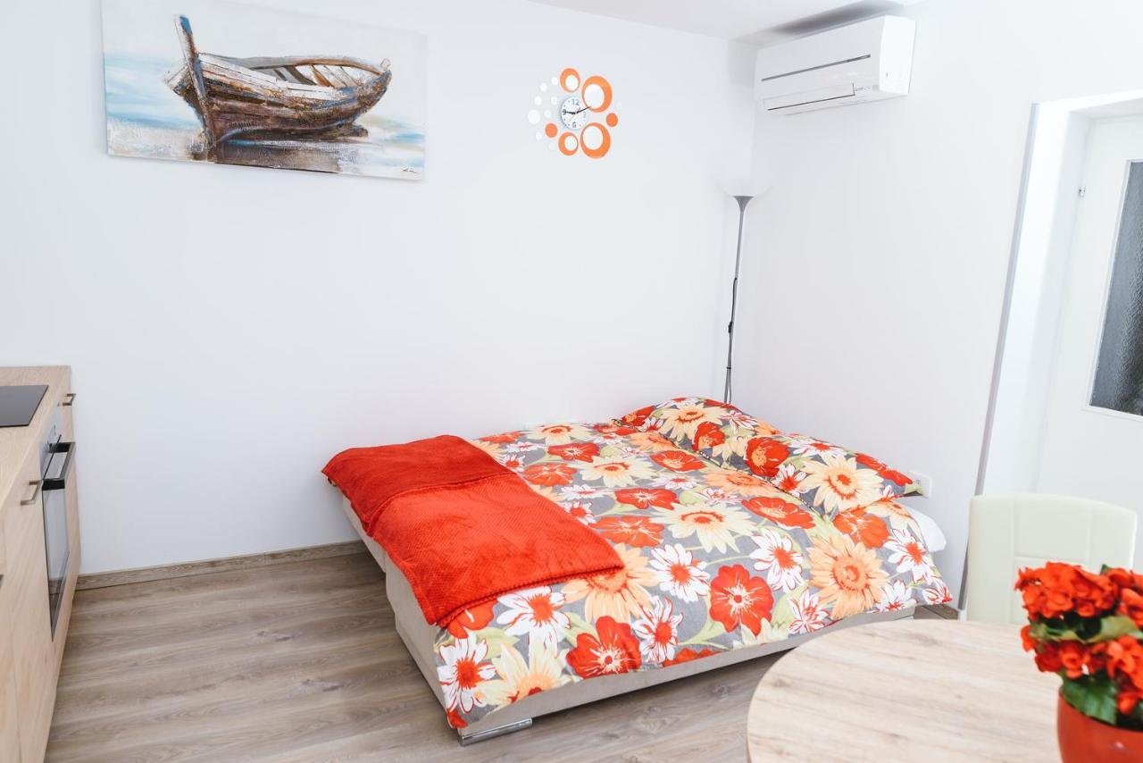 Apartma Nika Hrvatini エクステリア 写真
